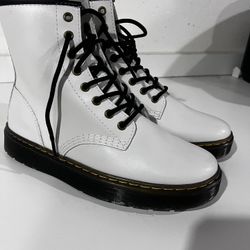 Women’s Size 9 Doc Marten Boots 