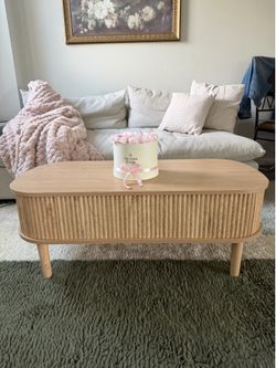 Lift top with storage coffee table in natural color