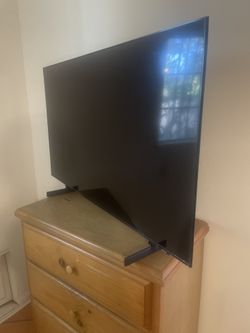 Samsung UN50AU8000F is a 50-inch class TV