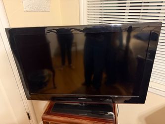 Samsung Flat Screen TV 2009 with remote