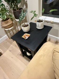 🖤 Black Side Table / End Table – $100 OBO