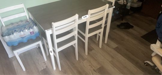 Brand new apartment size table 4 chairs