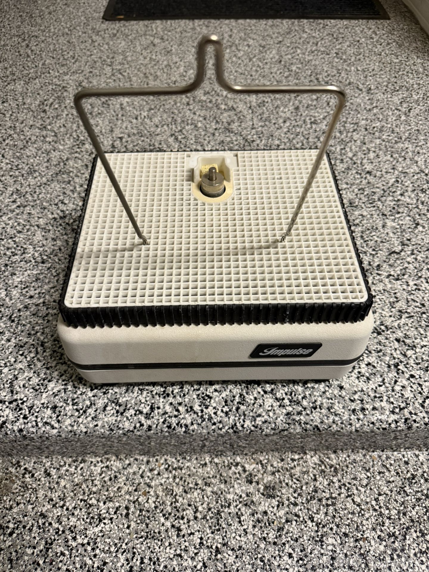 Impulse Touch Top Glass Grinder
