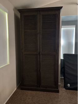 Oak RH cabinet