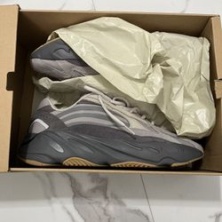 Yeezy 700 V2 