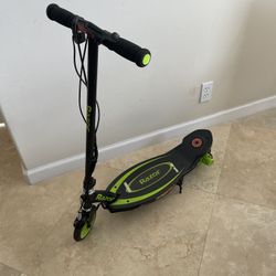 Razor Power Core E90 Electric Scooter - NEEDS NEW BATTERY AND CHARGER Or For PARTS 