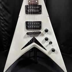 Dean Dave Mustaine VMNTX Flying V – Silver Sparkle / Metallic