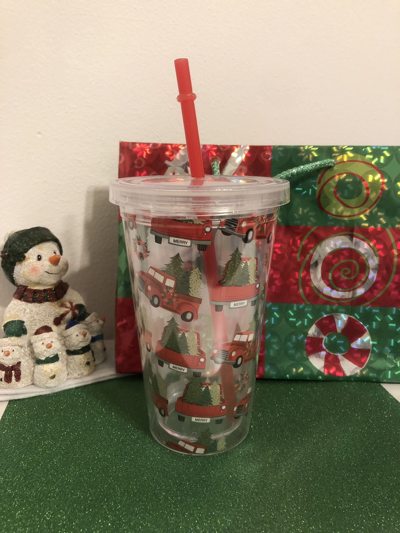 Holiday Tumbler Comes With Straw And Straw Brush Cleaner