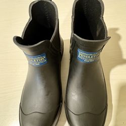 Women Pendleton Rain boots, Size 5