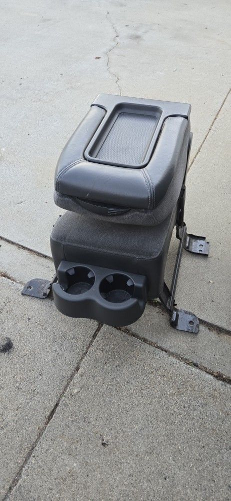 99 06 Silverado/Sierra Center Console Jumpseat