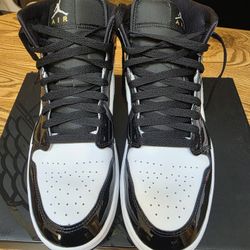 Jordan 1 Mid Black Metallic.  