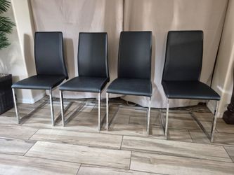 Set 4 chairs great condition