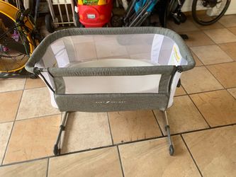 Baby Delight bassinet and diaper changing table