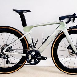 51cm Small 2020 Cannondale SystemSix Di2 Disc Brakes Full Carbon Ultegra Road Bike Di2 700c