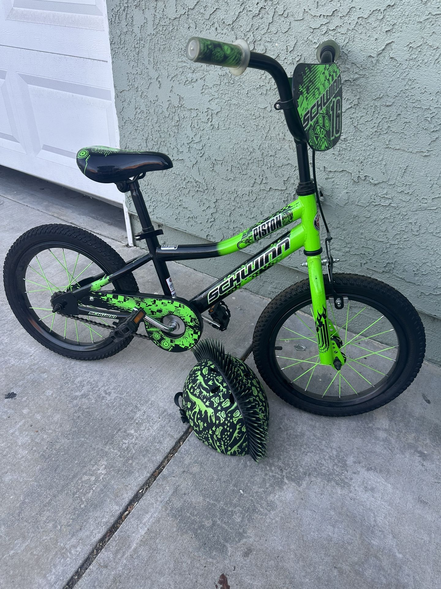 Schwinn Piston 16" Kids' Bike - Green