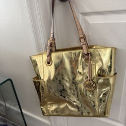 Pretty Michael Kors Tote Bag With many Pockets Inside! Open Box. ( Ask For Price)