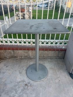 Free bar table