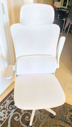 Adjustable /Mesh/ NO Sweat/Keep cool/ Lumbar support Brace/ Headrest/ Office /Desk /Gamer / Media / Computer Chair / White / 1 year old / Breathable S