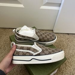 WOMENS GUCCI SLIP ONS 