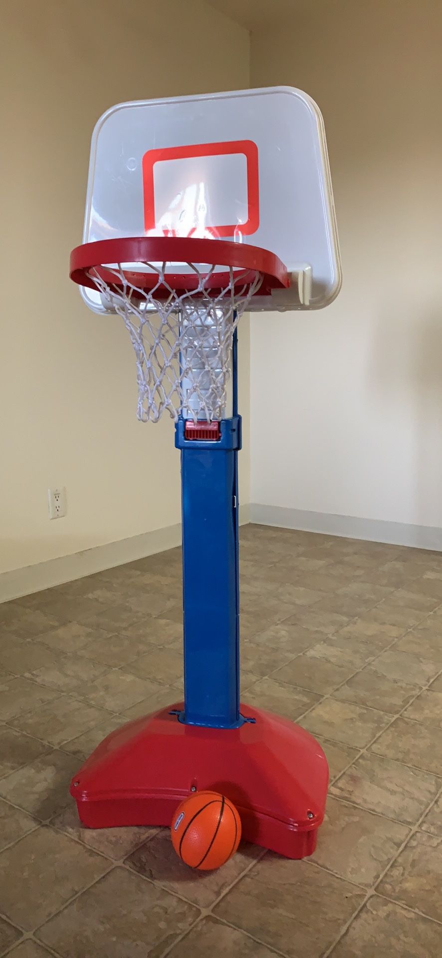 Little Tikes Adjustable Basketball Set