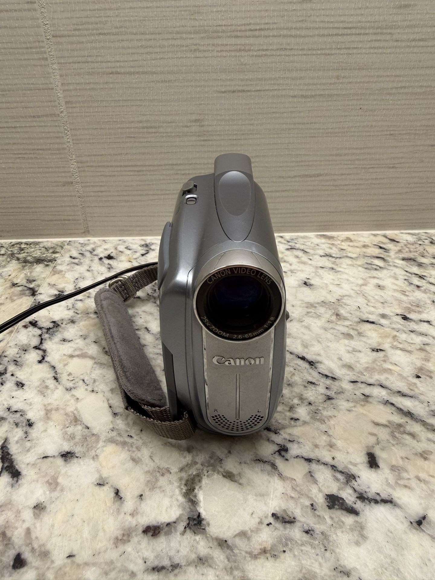 Canon ZR500 Mini DV Camcorder - 