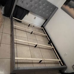Queen Bed Frame Great Condition .!! 