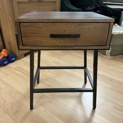 Mid-century Modern Nightstand / Side Table w/ 1 Drawer