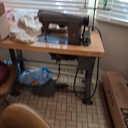 Singer Sewing Machine 