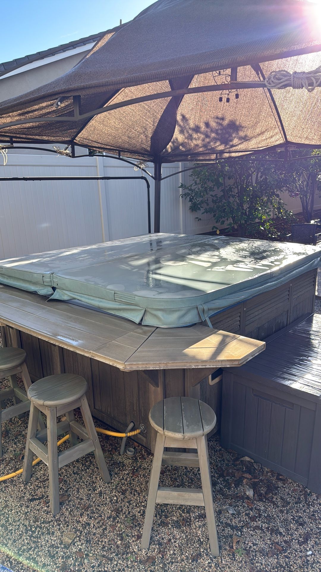 Easy Lift Ideal Spa Cover, Bar, and 4 Bar Stools