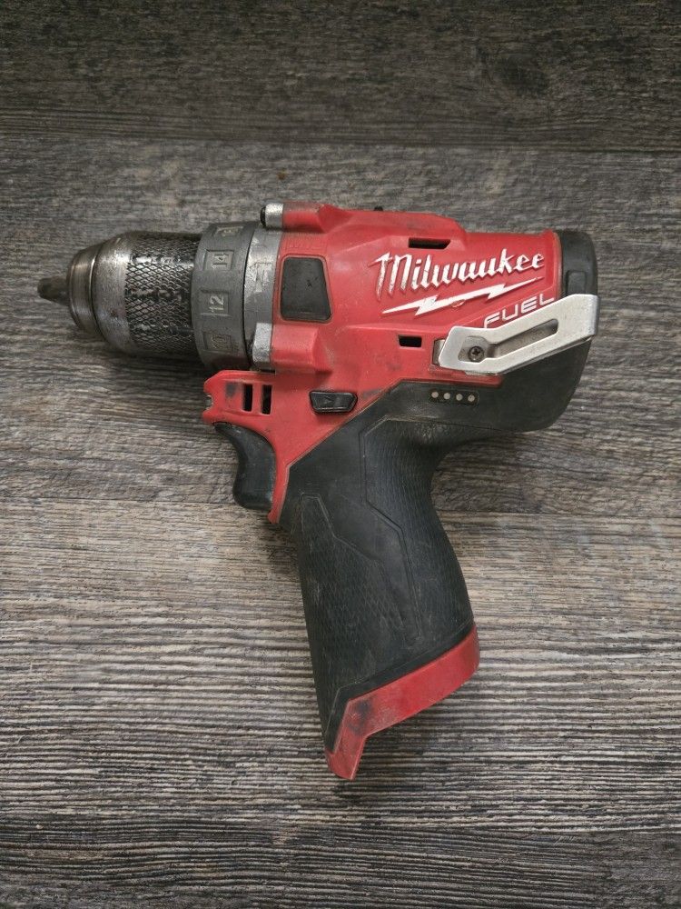 MILWAUKEE M12 HAMMER DRILL