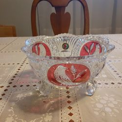  GORGEOUS LOOKING CRYSTAL GLASS  BOWL WITH  RED AND  BRIDS4 INCHES TALL AND 7,5 INCHES WIDE AT TOP  BEAUTIFUL 