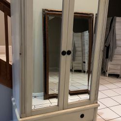 Antique Dresser For Sale In Great Condition 