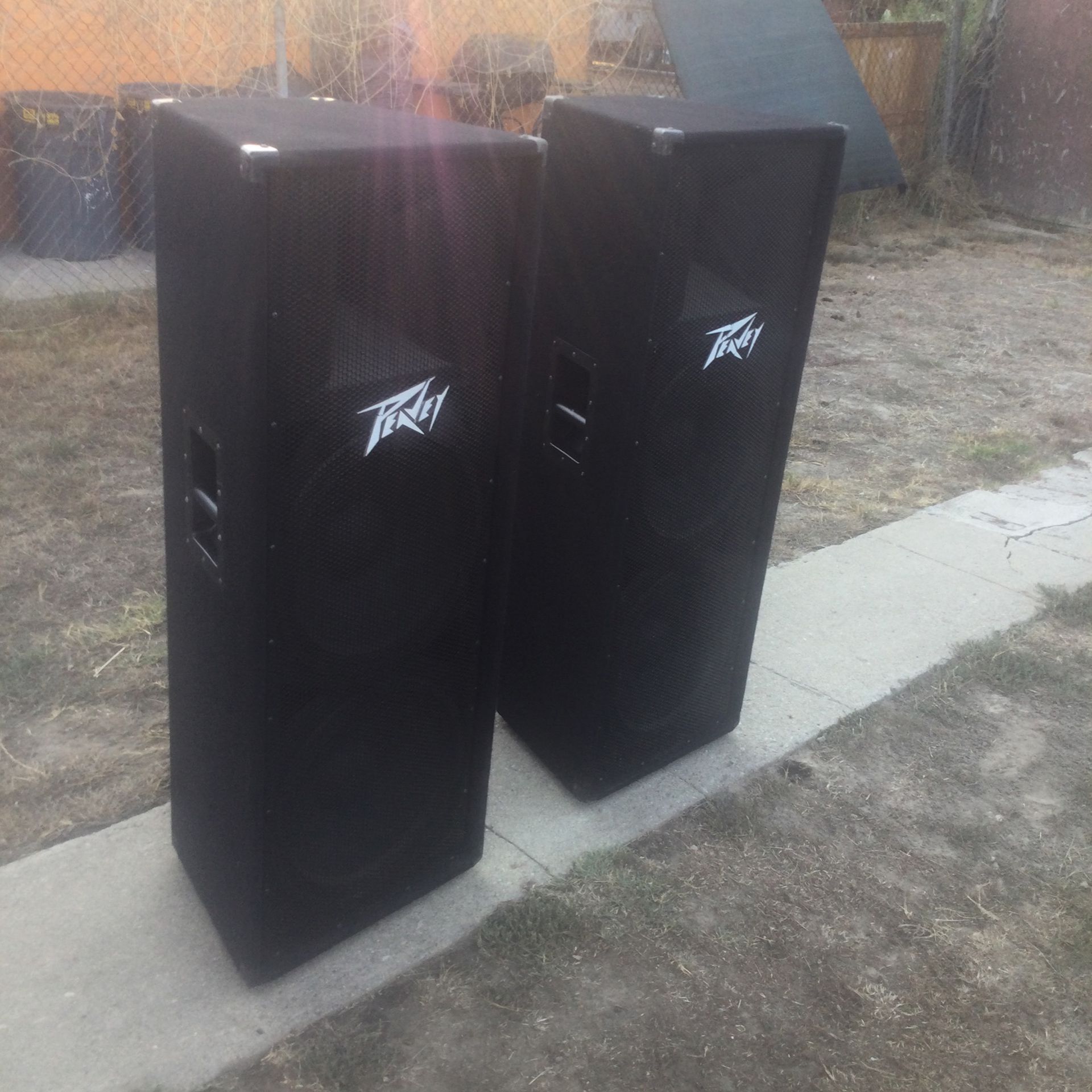 Dj Or Band Speakers Peavey $200  Each Very Good Condition 