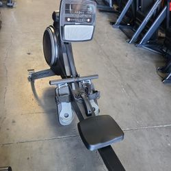 Proform Rowing machine 750R - Folds up - 180$ 