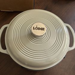 Lodge 4.5  Quart  Desert Sage  Enamel Cast Iron Dutch Oven