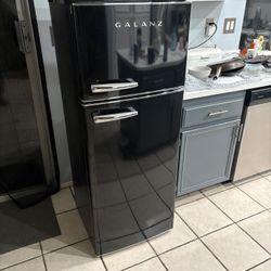 Galanz 7.6 Cu Ft Household Refrigerator 