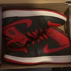 Air Jordan 1 Mid 