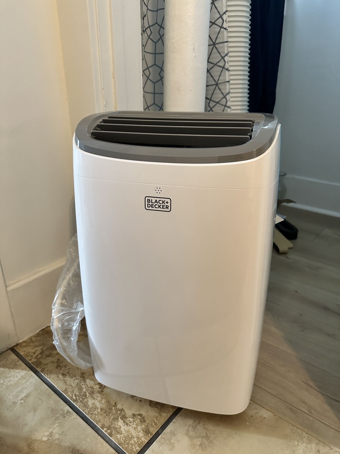 BLACK+DECKER Portable Air Conditioner, 8,000 BTU (3,950 BTU SACC) for Rooms up to 400 Sq. Ft., Portable AC with Remote Control and Window Kit