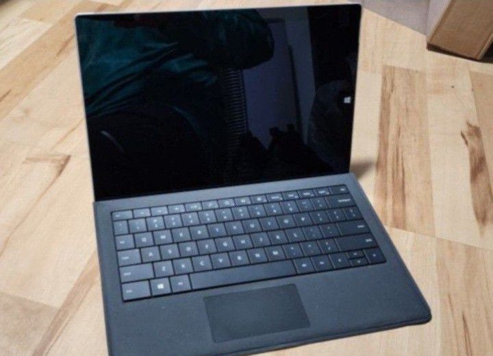 Microsoft Surface Pro 3 (intel i5-4300U @ 1.90 GHz, 4 GB RAM, 128 GB SSD). with Pen