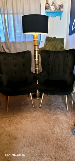 2 wing back chairs with matching lamp