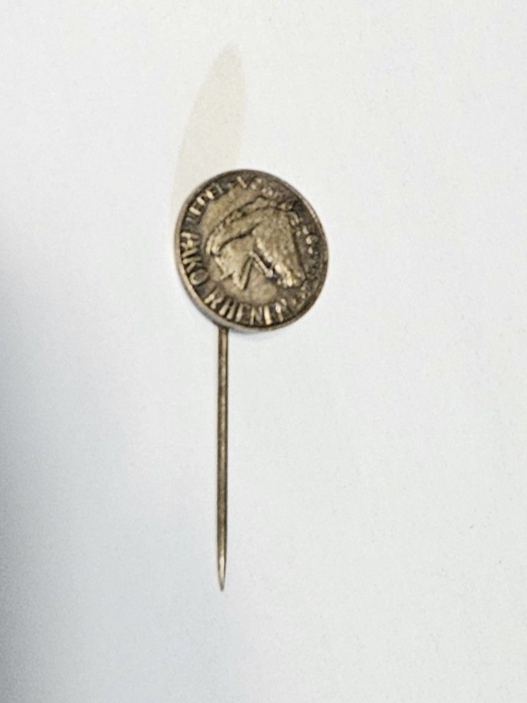 Lapel Vork Stick Pin Pako Rhenen Souvenirs Netherlands Horse This Lapel Vork Stick Pin from Pako Rhenen Souvenirs is a vintage piece that measures 1.5