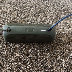 JBL Flip 5 Portable / Bluetooth Speaker