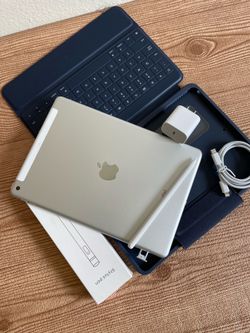 iPad 7th Generation  32GB WiFi + Cellular (Unlocked) with keyboard, pen & Accessories
