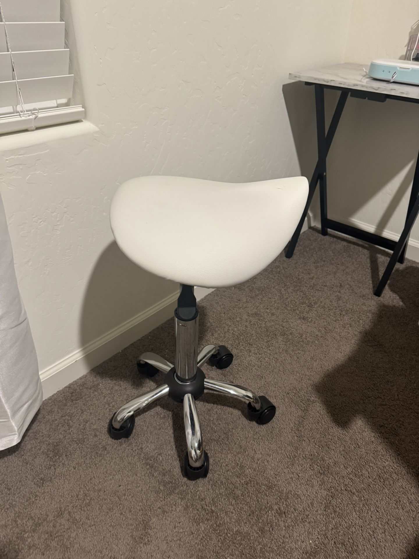 Rolling Saddle Stool