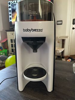 Baby Brezza improved formula pro advanced formula dispenser