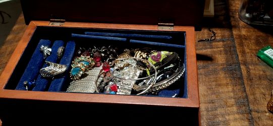 Vintage wooden jewelry box with jewelry