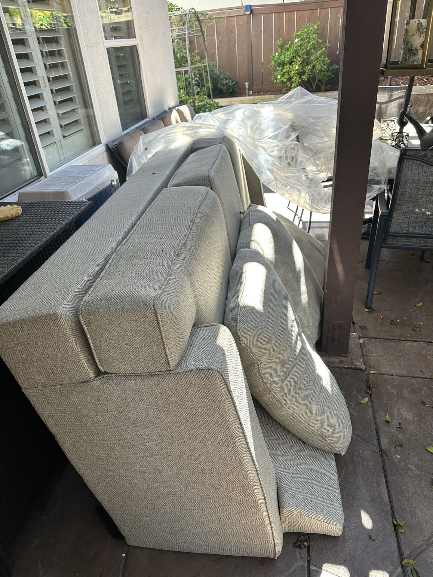 Jeromes Wynwood Couch Set