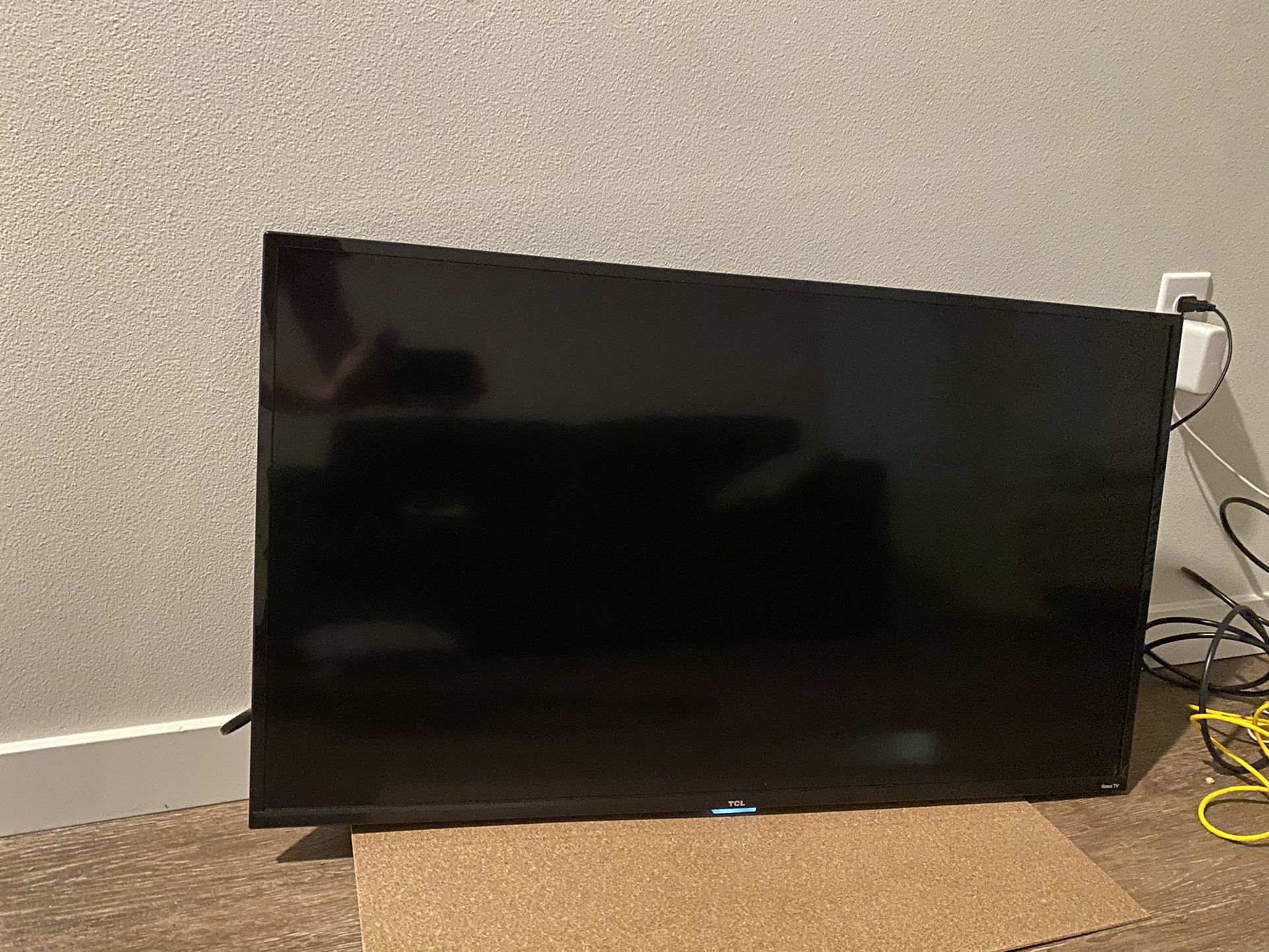 40 Inch TCL Tv With Wall Mount
