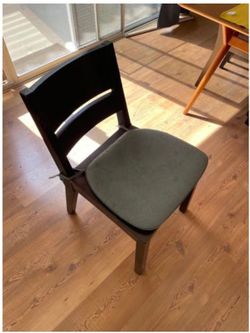 Full set of wooden dinning room chairs (six)