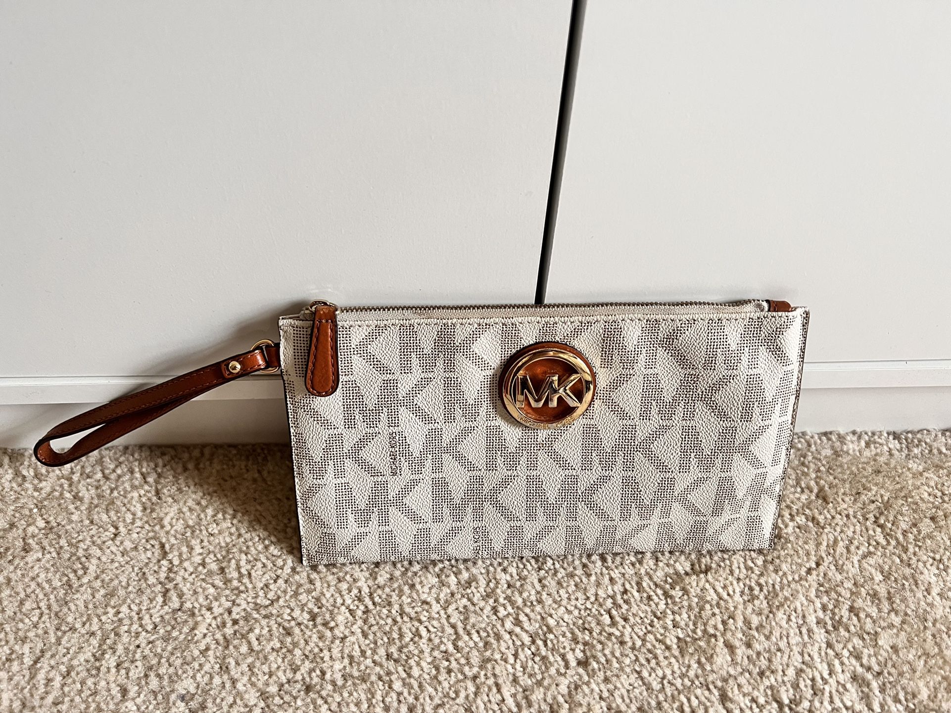 Michael Kors Jet Set Wristlet